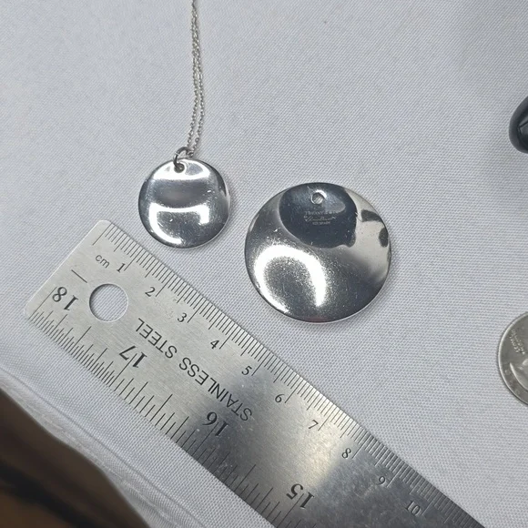 Tiffany & Co  Elsa Peretti  24 mm Thumbprint Round on chain - Picture 6 of 6